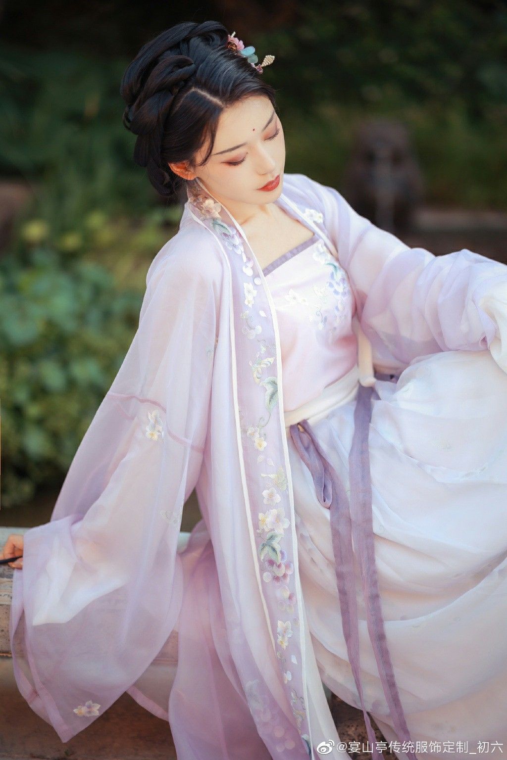 Little Girl in Traditional Hanfu at Eight Years Old Little Girl in Traditional Hanfu at Eight Years Old