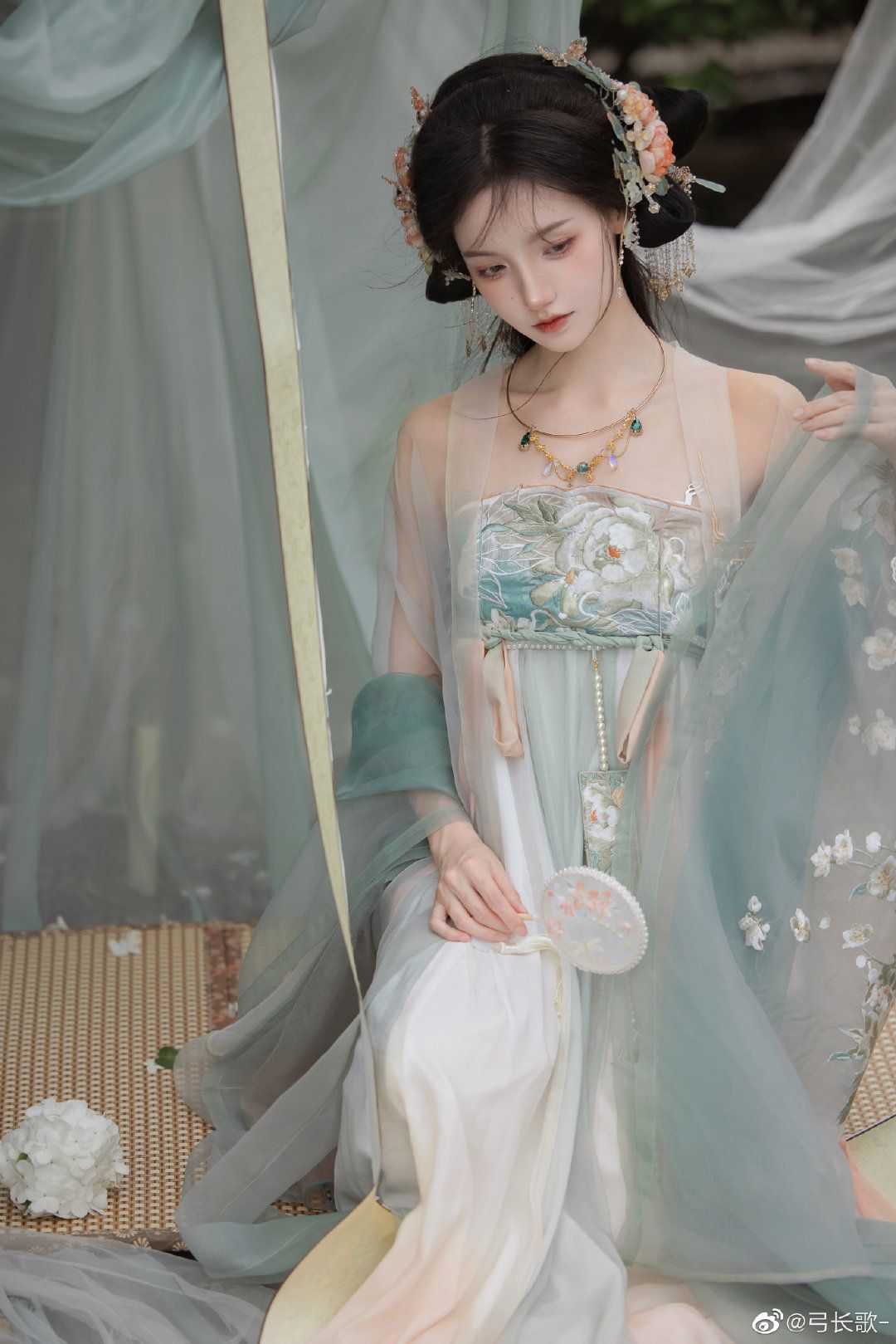Shang Jings Cheongsam:A Blend of Tradition and Modernity Shang Jings Cheongsam:A Blend of Tradition and Modernity
