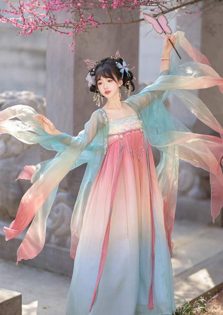The Enigma of a Green Cheongsam Woman:The Subtle Charm of a Light Green Elegance The Enigma of a Green Cheongsam Woman:The Subtle Charm of a Light Green Elegance