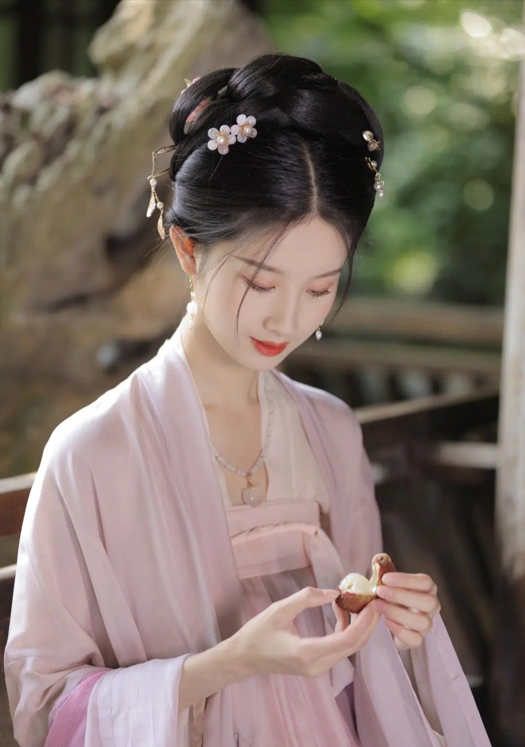 Spring 2025:Exploring the New Wave of Hanfu Girl Fashion for Children Spring 2025:Exploring the New Wave of Hanfu Girl Fashion for Children