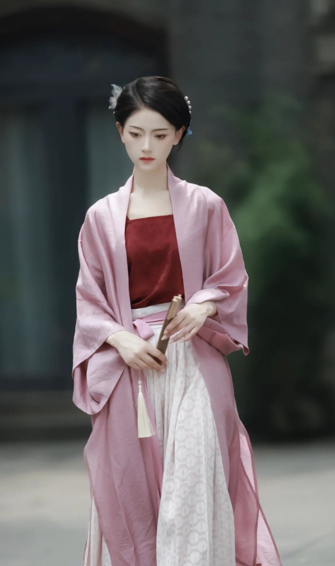 Golden Horseface Skirt Ensemble:A Glamor of Traditional Elegance Golden Horseface Skirt Ensemble:A Glamor of Traditional Elegance