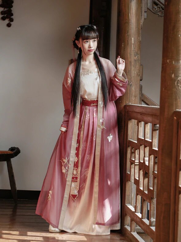 The Splendor of Hanfu:Ming-Style Childrens Fashion in Traditional Chinese Splendor The Splendor of Hanfu:Ming-Style Childrens Fashion in Traditional Chinese Splendor