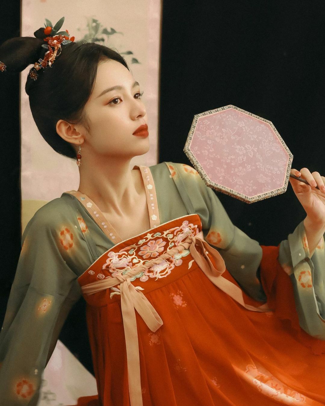 The Charm of Cheongsam,Shawl,and Cardigan:A Blend of Traditional Elegance and Modern Comfort The Charm of Cheongsam,Shawl,and Cardigan:A Blend of Traditional Elegance and Modern Comfort