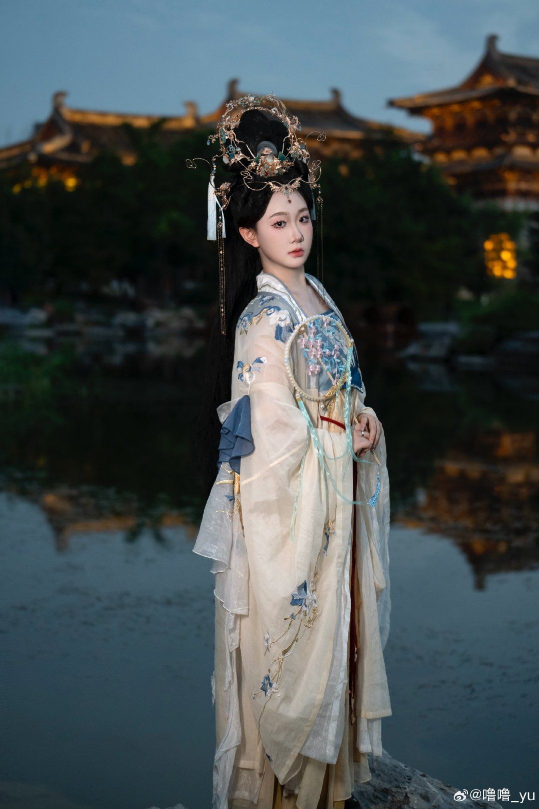 Reimagining the Cheongsam for Modern Spring and Summer Days Reimagining the Cheongsam for Modern Spring and Summer Days