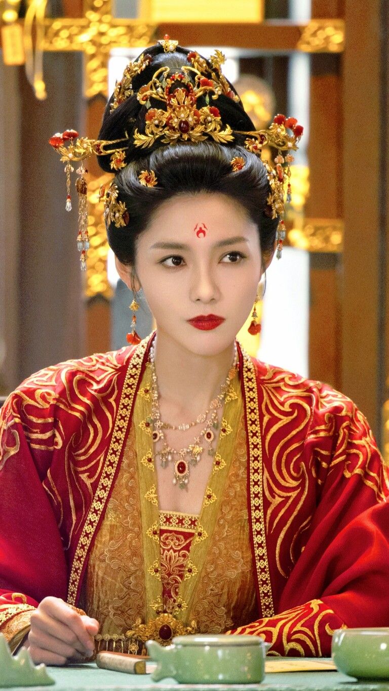 Embracing the Classics:Headdresses for Cheongsam Fashion Shows Embracing the Classics:Headdresses for Cheongsam Fashion Shows