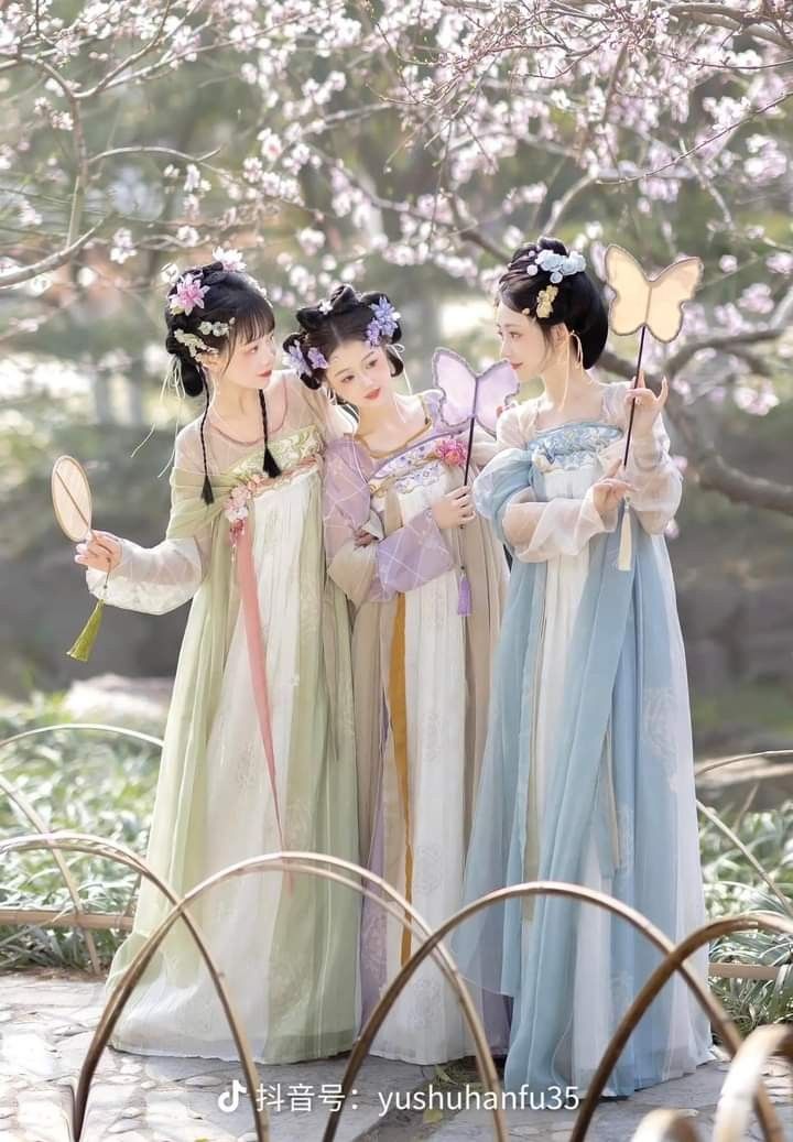 Autumn and Winter Guzheng Performance Attire:The Charm of Horseface Skirt Autumn and Winter Guzheng Performance Attire:The Charm of Horseface Skirt