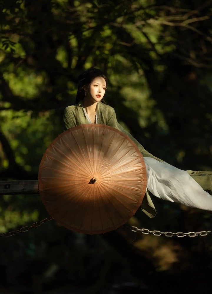 Exploring the World of Hanfu:A Journey into the 160-Code of Traditional Chinese Fashion Exploring the World of Hanfu:A Journey into the 160-Code of Traditional Chinese Fashion