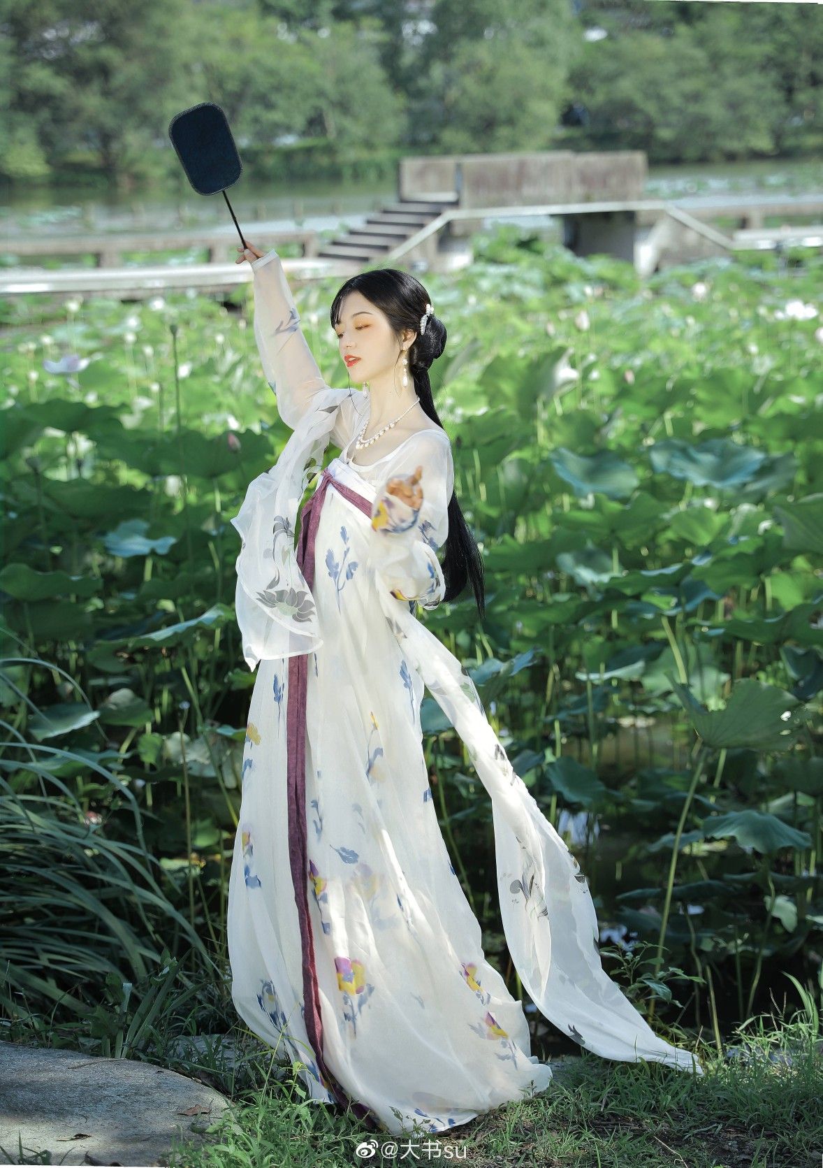 The Rise of Hanfu Hair Accessories:The Allure of Hair Combs with Tassel Fringes The Rise of Hanfu Hair Accessories:The Allure of Hair Combs with Tassel Fringes