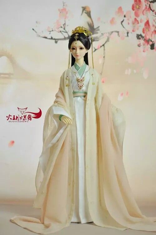 Embracing the Beauty of Plus-Size Hanfu in Spring and Summer Embracing the Beauty of Plus-Size Hanfu in Spring and Summer