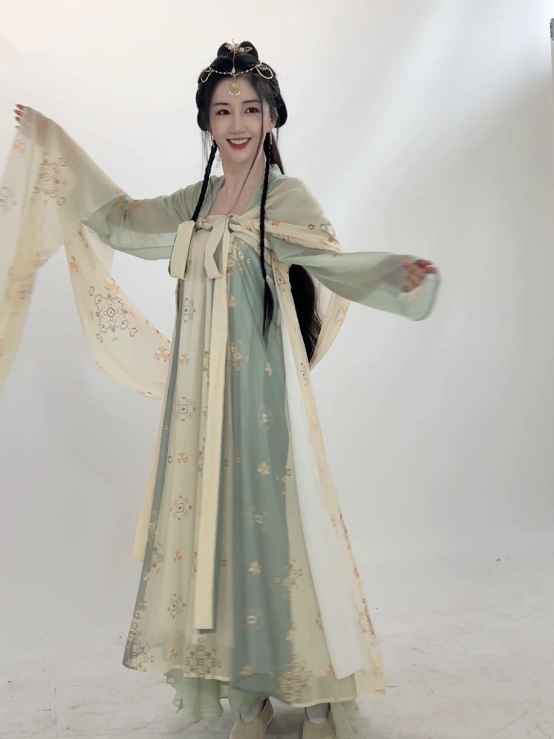 Youthful Short Silk Cheongsam with Authentic Mulberry Silk Youthful Short Silk Cheongsam with Authentic Mulberry Silk