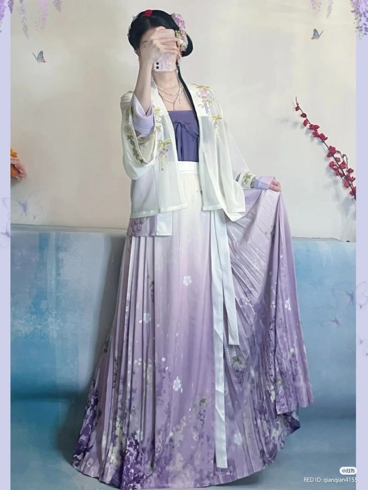 Qiqis Cheongsam Charm:Exploring the Allure of Qi Weis Cheongsam Style Qiqis Cheongsam Charm:Exploring the Allure of Qi Weis Cheongsam Style