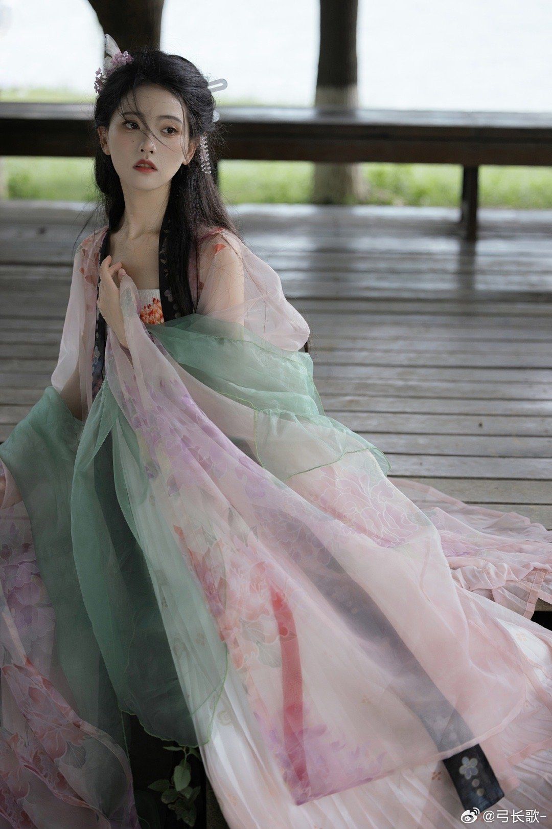 The Art of Bridal Headdresses for Cheongsam Gowns:A Vintage Elegance The Art of Bridal Headdresses for Cheongsam Gowns:A Vintage Elegance