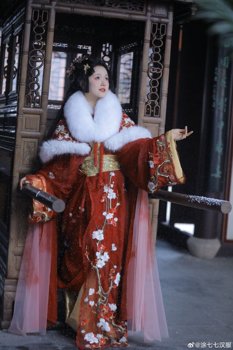 The Allure of Xiao Wan Xues Qipao:A Closer Look into the Traditional Beauty The Allure of Xiao Wan Xues Qipao:A Closer Look into the Traditional Beauty