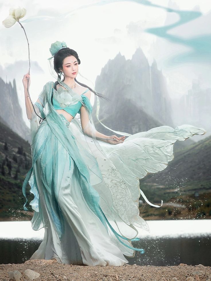 Adult Cape and Robe:Exploring the Revival of Traditional Chinese Clothing in Autumn-Winter Fashion Adult Cape and Robe:Exploring the Revival of Traditional Chinese Clothing in Autumn-Winter Fashion
