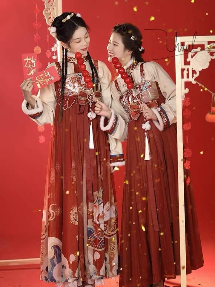 Mulans Hanfu:The Splendor of Traditional Chinese Costume Mulans Hanfu:The Splendor of Traditional Chinese Costume