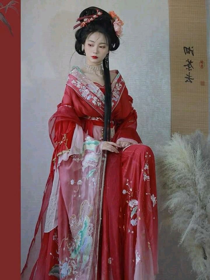 The Enchantment of Luo Xiudongs Fragrant Cheongsam The Enchantment of Luo Xiudongs Fragrant Cheongsam