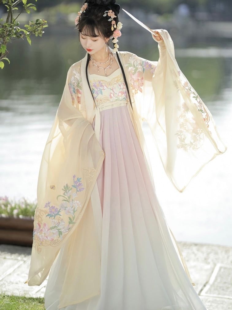 Chinese Style Womens Winter Clothing:The Art of Qipao Chinese Style Womens Winter Clothing:The Art of Qipao