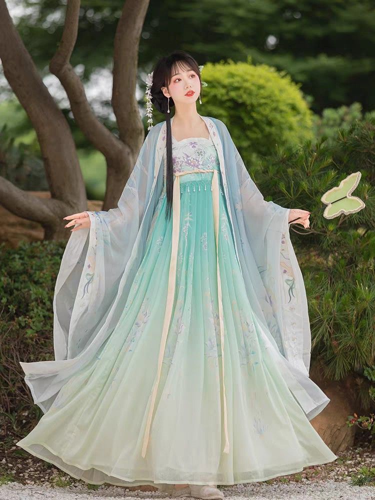 Pavilion of Style:The Charm of Pairing a Horseface Skirt with a Short-sleeved Top Pavilion of Style:The Charm of Pairing a Horseface Skirt with a Short-sleeved Top