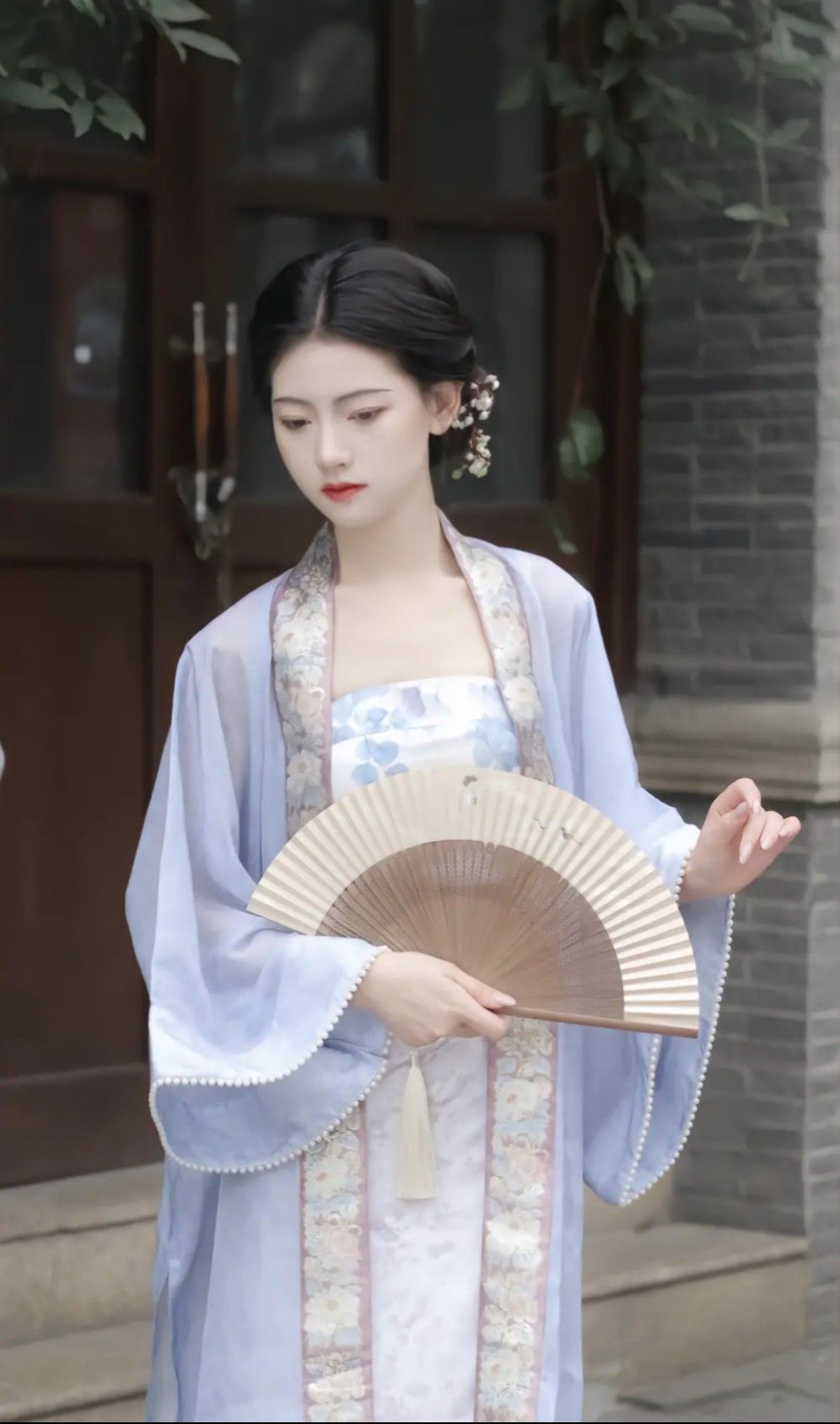 Blue Traditional Elegance:The Rise of Girls Chinese-Style Hanfu Fashion Blue Traditional Elegance:The Rise of Girls Chinese-Style Hanfu Fashion