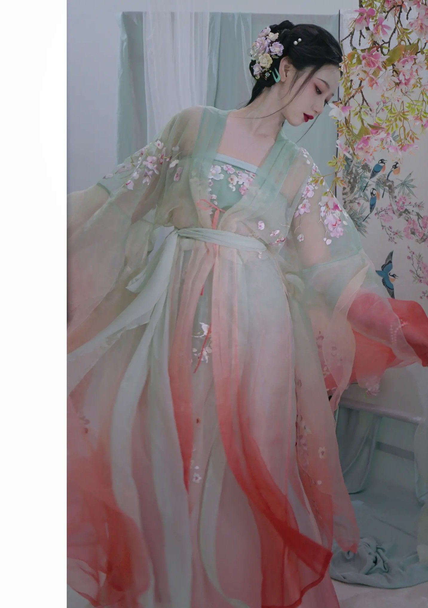 Exploring the Ethereal Beauty of Dunhuangs Flying Apsaras in Hanfu Headdress Exploring the Ethereal Beauty of Dunhuangs Flying Apsaras in Hanfu Headdress