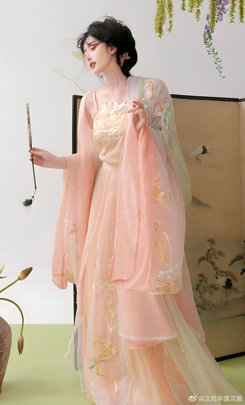 Summer 2024:The New Wave of Stylish Cheongsam with Medium-Long Sleeves Summer 2024:The New Wave of Stylish Cheongsam with Medium-Long Sleeves