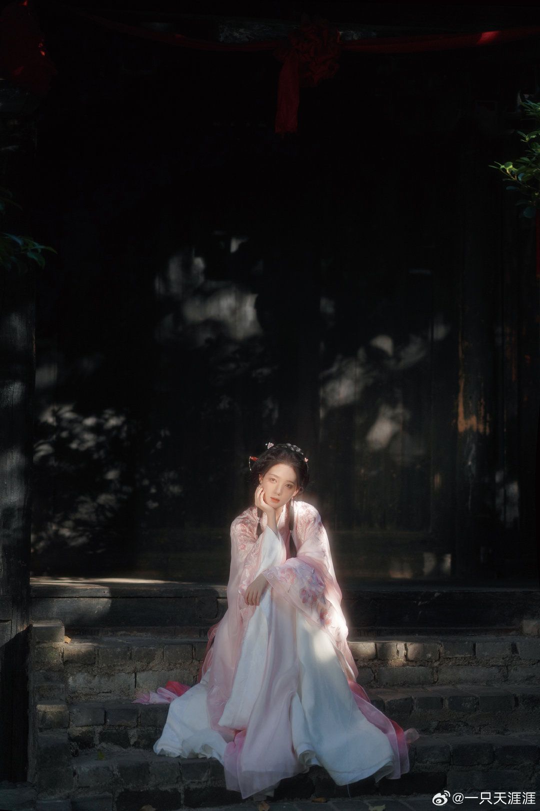 Traditional Winter Shoes for Women in Chinese Hanfu Fashion