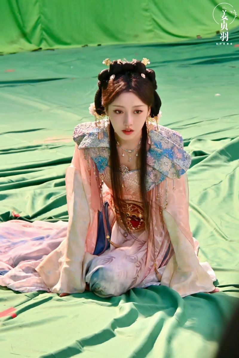Childrens Dance in Traditional Cheongsam with High Slit Childrens Dance in Traditional Cheongsam with High Slit