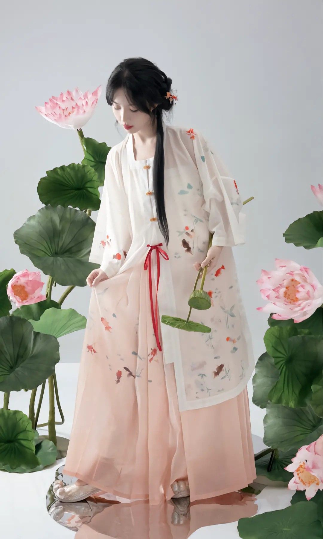 A 8-Year-Old Fairy in Hanfu Dress:The Enchantment of a Little Girl in Traditional Chinese Attire A 8-Year-Old Fairy in Hanfu Dress:The Enchantment of a Little Girl in Traditional Chinese Attire