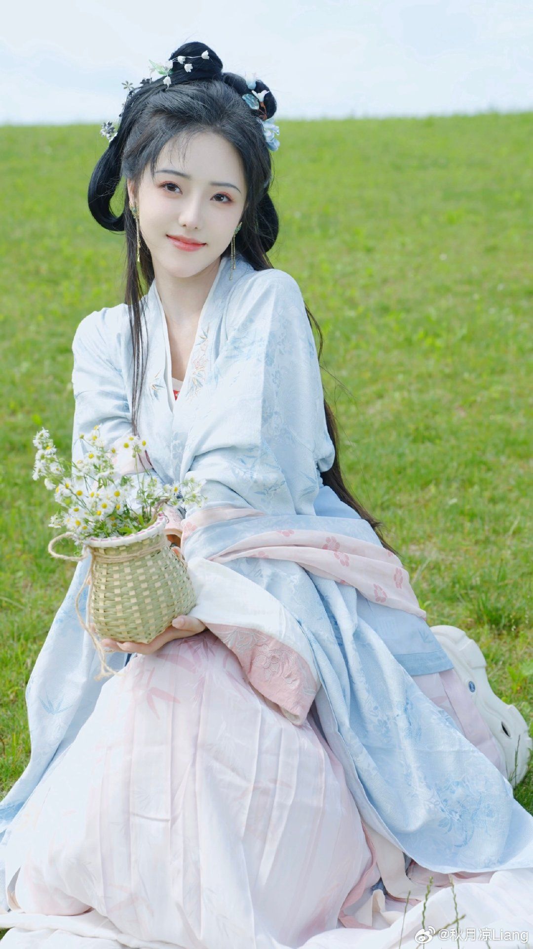 The Allure of Qipao:The Traditional Chinese Womens Dress in Vogue The Allure of Qipao:The Traditional Chinese Womens Dress in Vogue