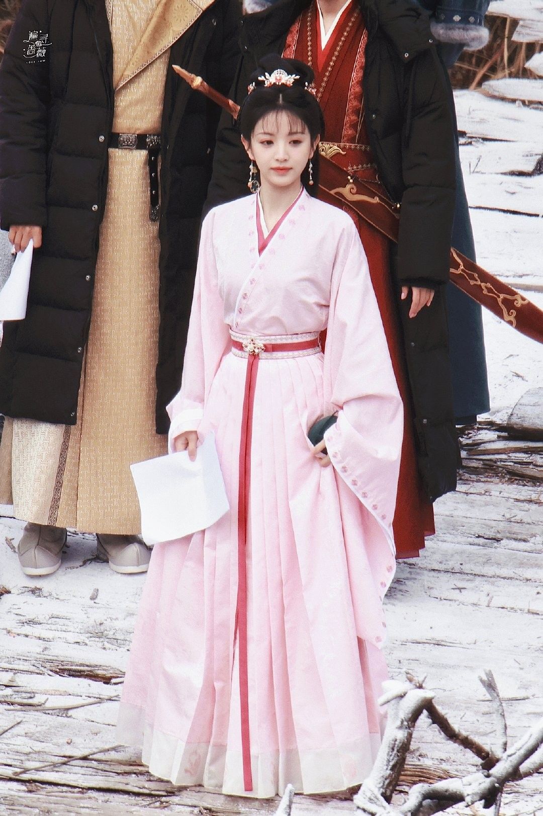 Embracing the Elegance of Si Tengs Qipao:A Journey into the World of Traditional Chinese Fashion Embracing the Elegance of Si Tengs Qipao:A Journey into the World of Traditional Chinese Fashion