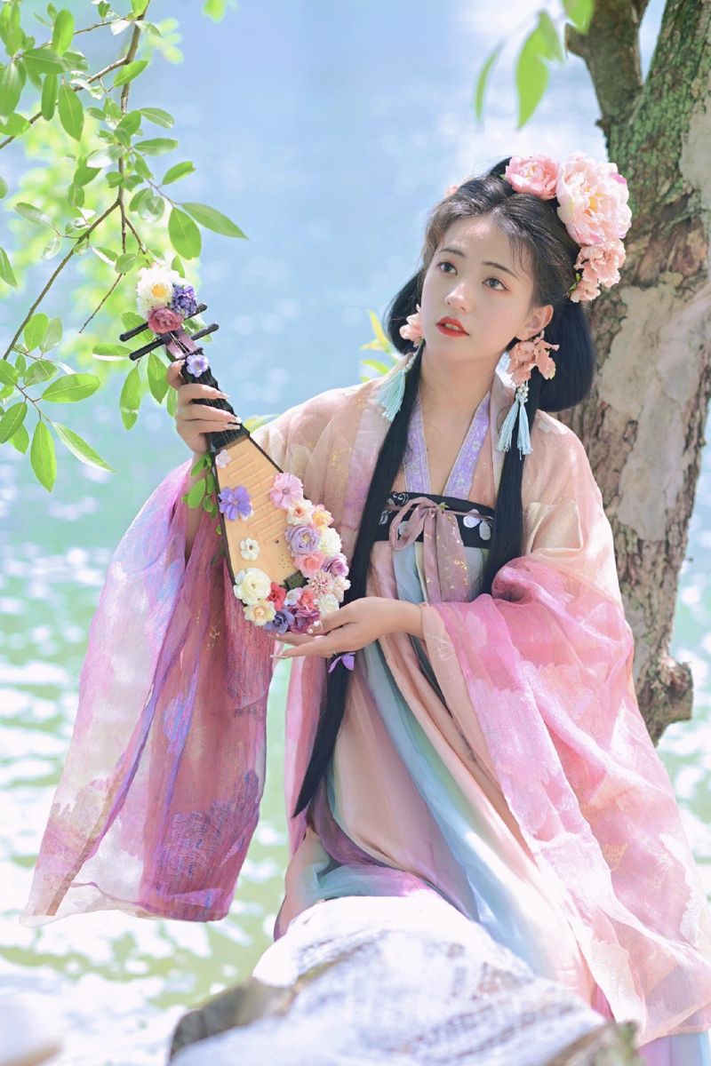 The Splendor of Purple Mandarins:Exploring the Beauty of Hanfu Fashion The Splendor of Purple Mandarins:Exploring the Beauty of Hanfu Fashion