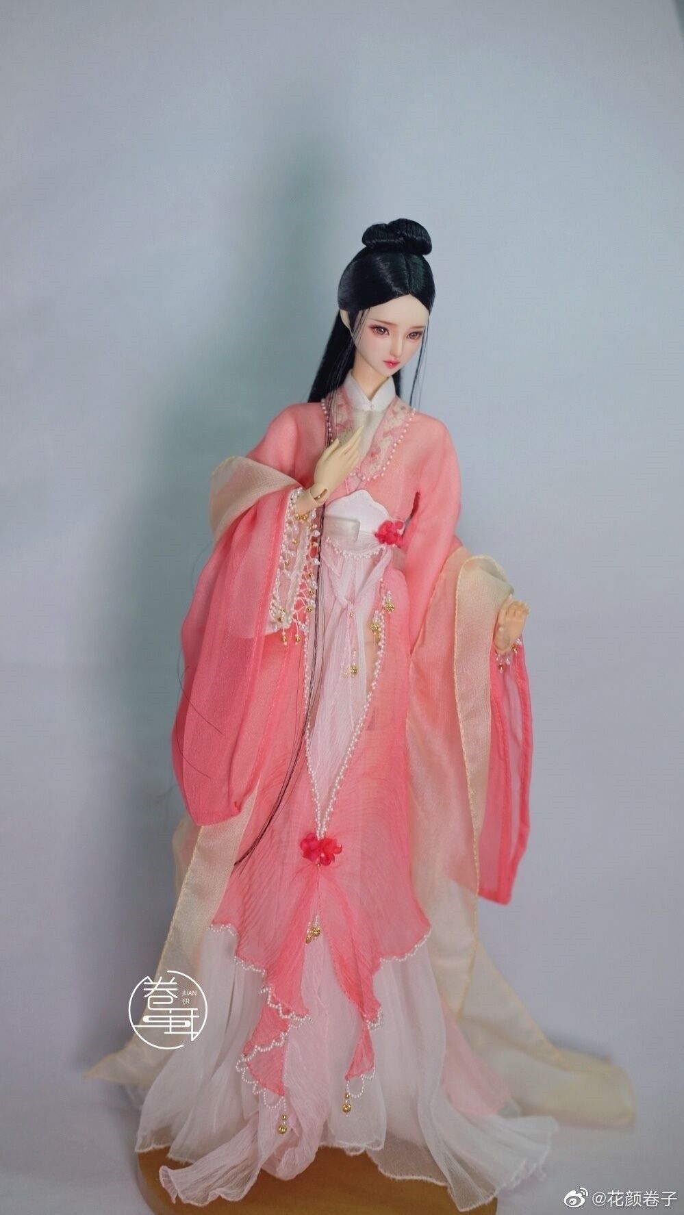 Elegance in Traditional Chinese Style:Liyisas Cheongsam Elegance in Traditional Chinese Style:Liyisas Cheongsam