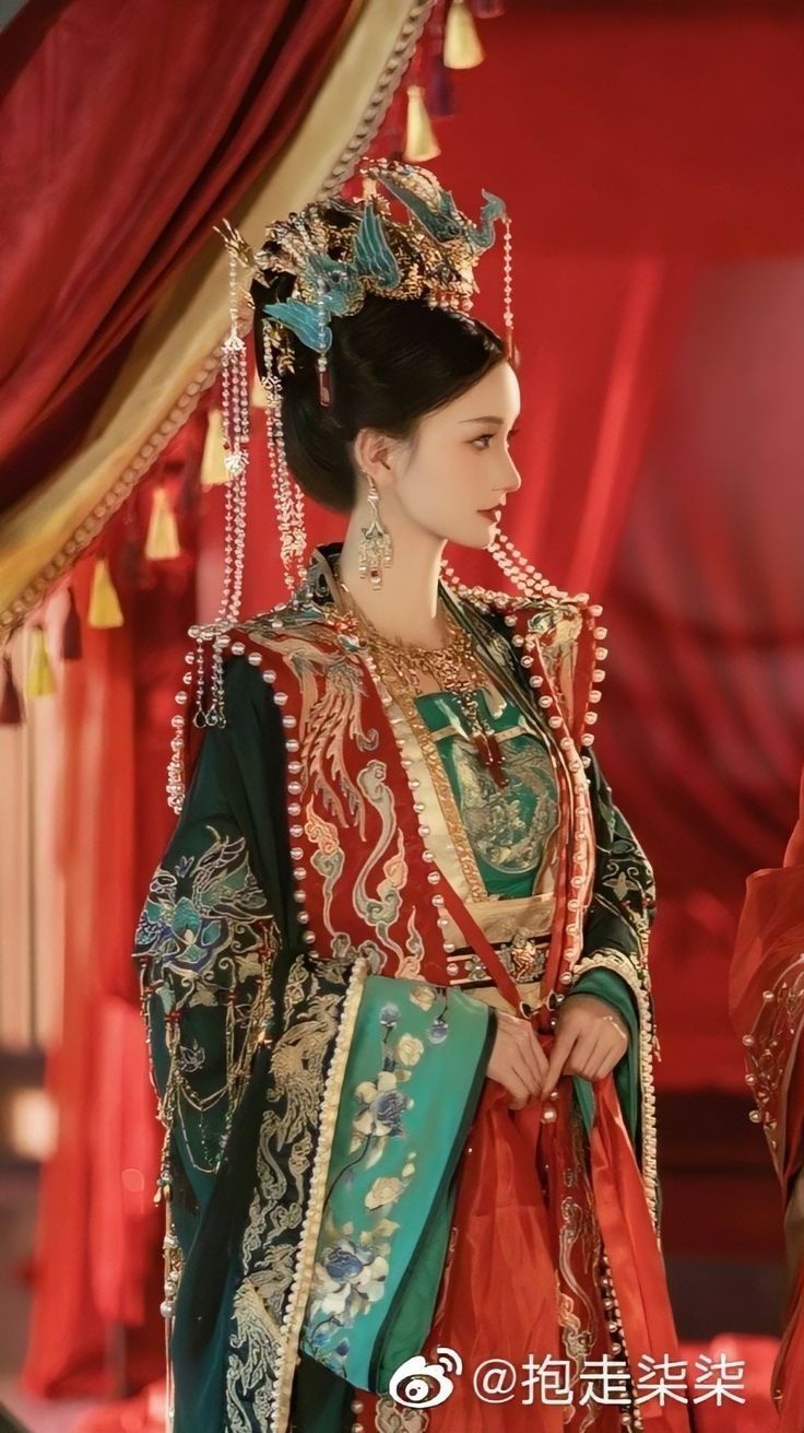 Wine Red Cheongsam Women:Embracing the Autumn Winter in Style Wine Red Cheongsam Women:Embracing the Autumn Winter in Style