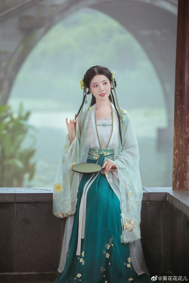 The Elegance of a Smoke-Blue Cheongsam:A Cultural Icon of Chinese Traditional Beauty The Elegance of a Smoke-Blue Cheongsam:A Cultural Icon of Chinese Traditional Beauty