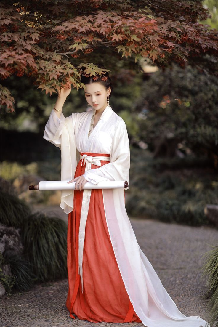 Reinventing Traditional Hanfu:Daily Fashion for a Modern仙风道骨 Reinventing Traditional Hanfu:Daily Fashion for a Modern仙风道骨