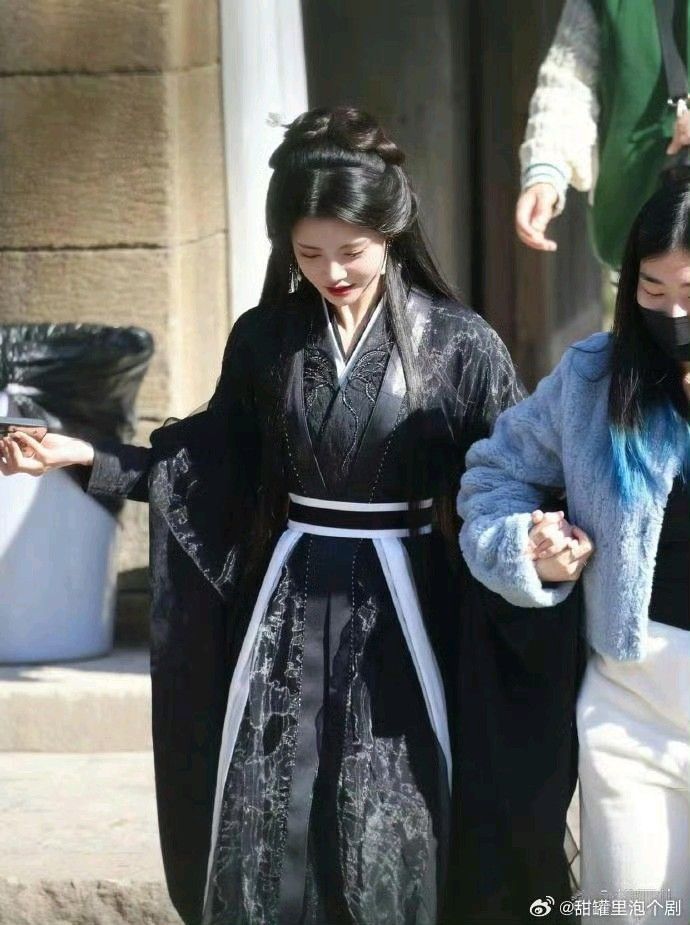 The Splendor of Orange Hanfu Robes:The Elegance of Big-Sleeve Orange Hanfu Shirts The Splendor of Orange Hanfu Robes:The Elegance of Big-Sleeve Orange Hanfu Shirts