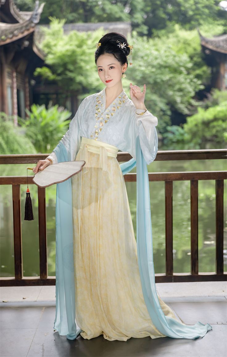 Traditional Chinese Cultural Childrens Horseface Skirt Set A Blend of Fashion and Heritage Traditional Chinese Cultural Childrens Horseface Skirt Set A Blend of Fashion and Heritage
