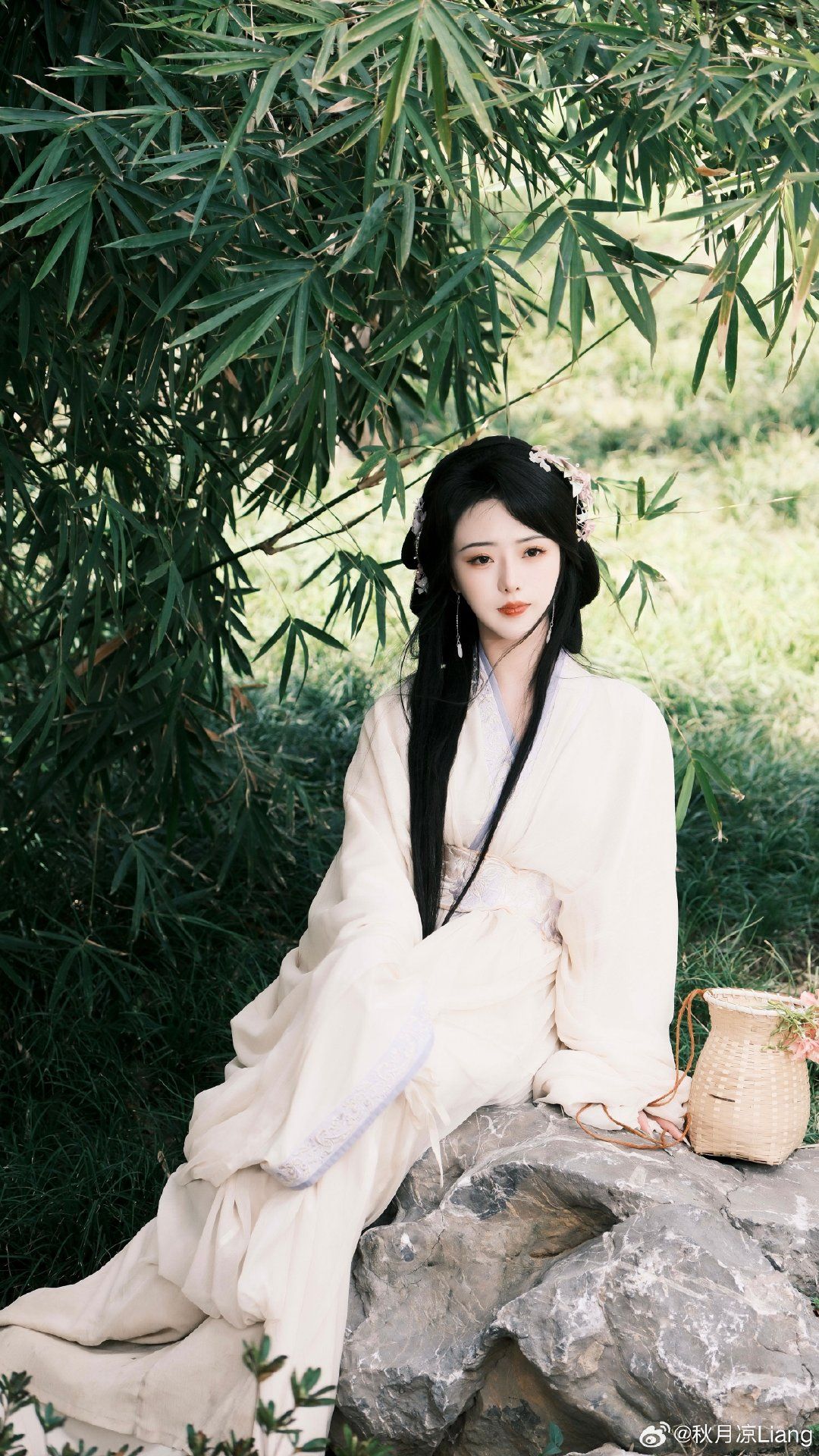 Reinventing Traditional Hanfu:A Modernized Version of the Classic Hanfu Dress Reinventing Traditional Hanfu:A Modernized Version of the Classic Hanfu Dress
