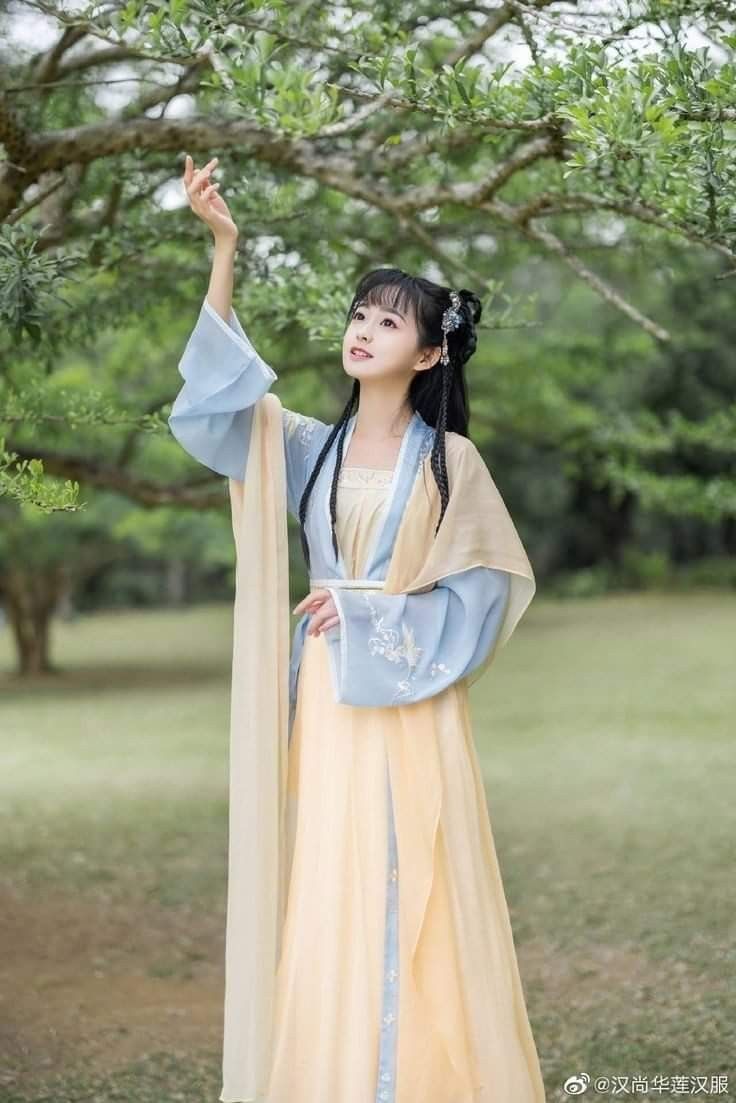 Autumn Qipao Outerwear:A Guide to Stylish and Elegant Options for Traditional Chinese Dress Autumn Qipao Outerwear:A Guide to Stylish and Elegant Options for Traditional Chinese Dress
