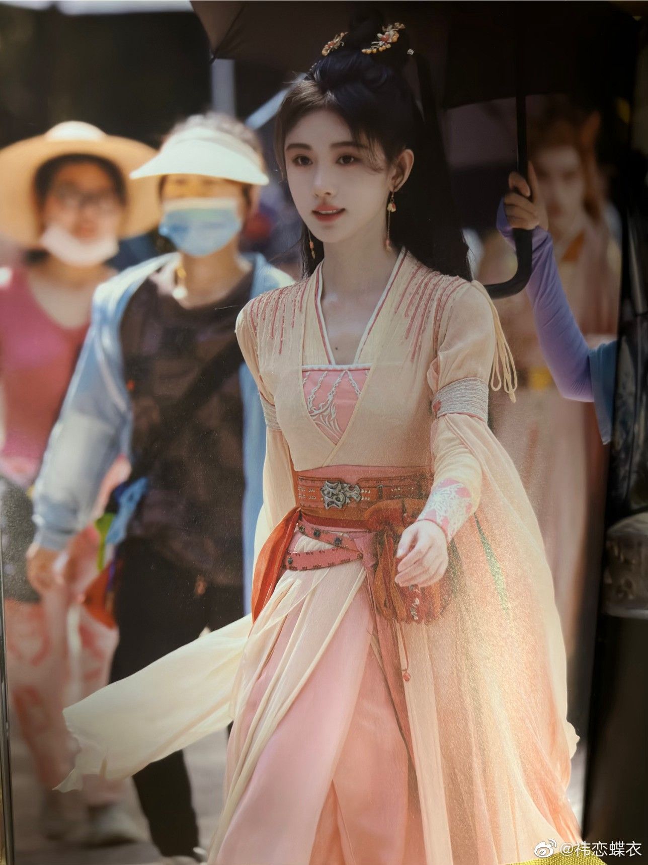 Moon Rabbit Blessings in Traditional Hanfu:The Enchanting Story of Zhongling Chronicles Moon Rabbit Blessings in Traditional Hanfu:The Enchanting Story of Zhongling Chronicles