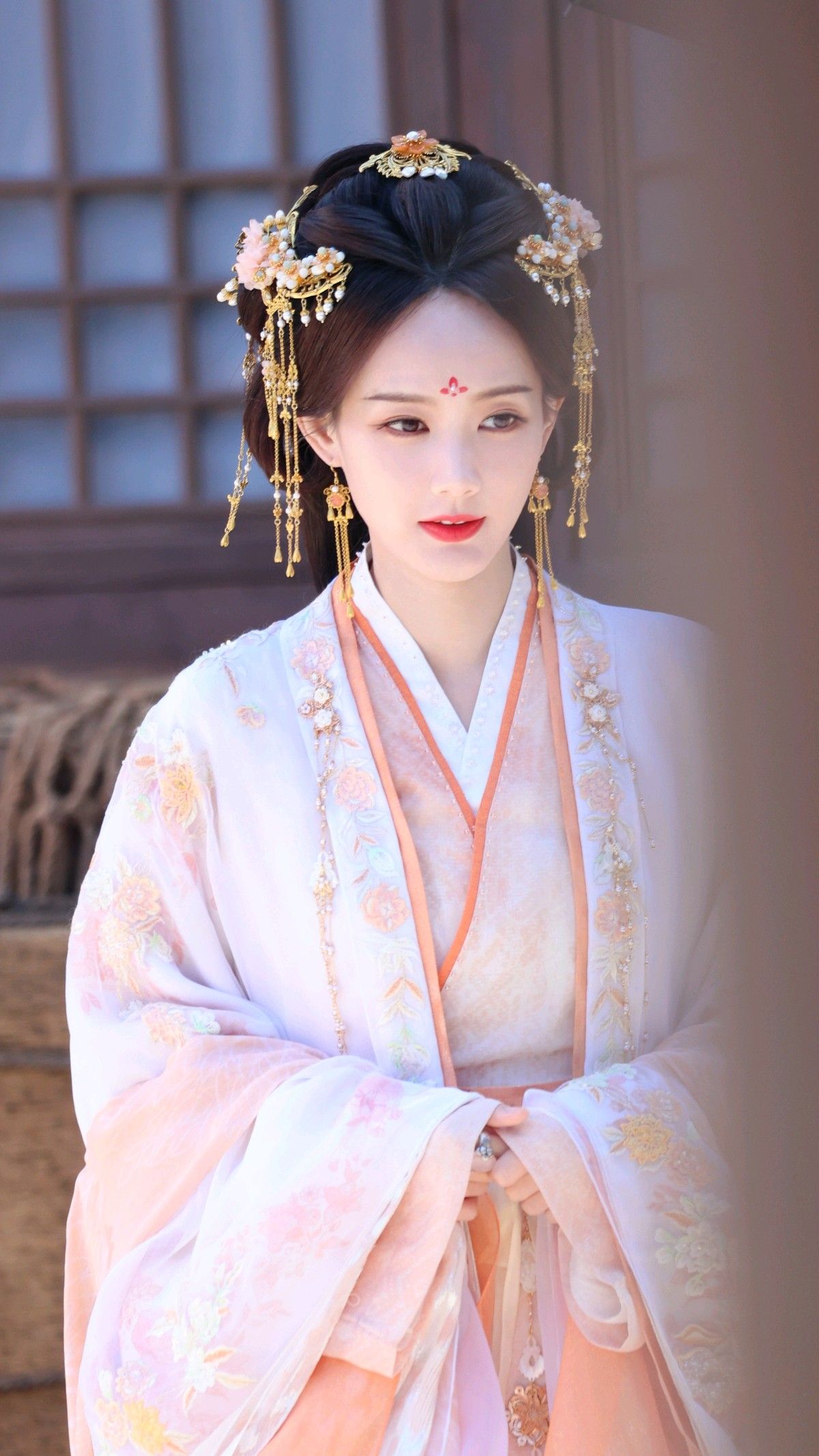 Hanfu Fashion Revolution:Students Embrace Authentic Hanfu at Affordable Prices Hanfu Fashion Revolution:Students Embrace Authentic Hanfu at Affordable Prices