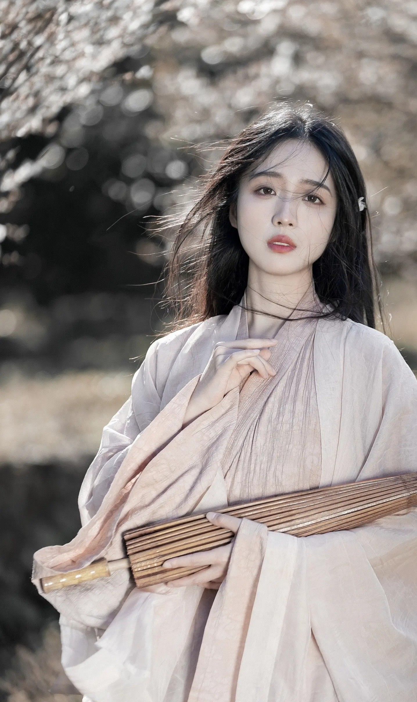 Revisiting the Splendor of Tang Dynasty in Traditional Hanfu Fashion Revisiting the Splendor of Tang Dynasty in Traditional Hanfu Fashion