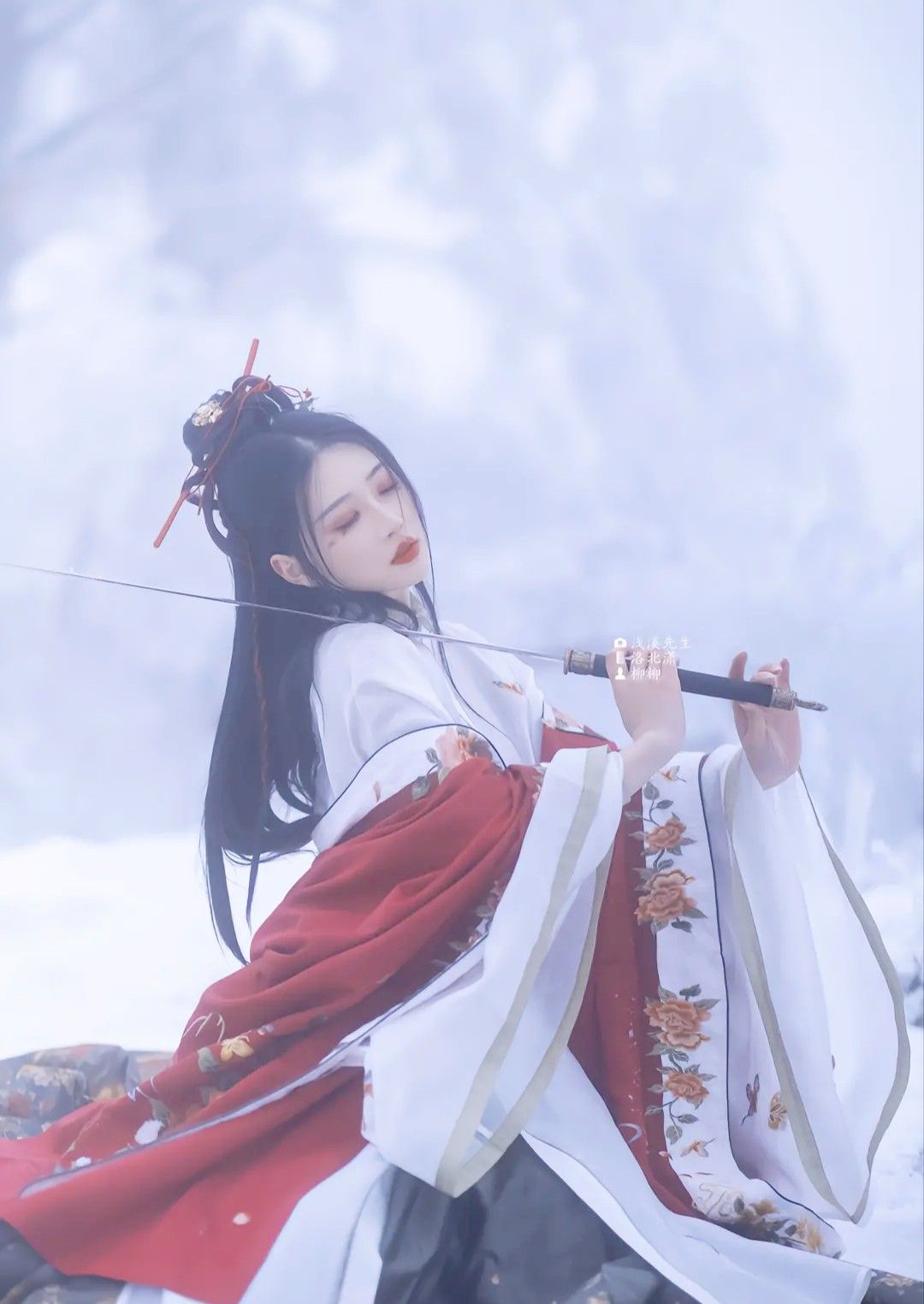 Elegance of the Past:The Revival of Hanfu in the Age of Dreams Elegance of the Past:The Revival of Hanfu in the Age of Dreams