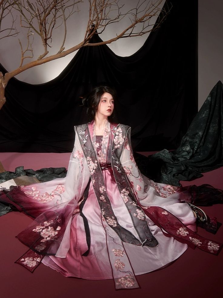 The Splendor of Hanfu Robes:The Story of Yang Guifei and Her Xipei Robes The Splendor of Hanfu Robes:The Story of Yang Guifei and Her Xipei Robes
