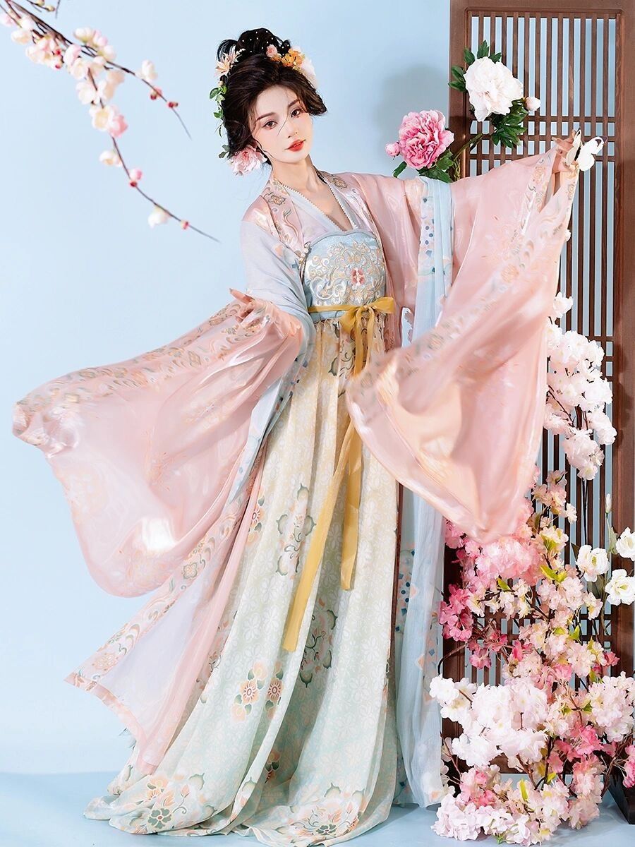 Embracing the Traditional:Original Blue Hanfu Fashion Embracing the Traditional:Original Blue Hanfu Fashion