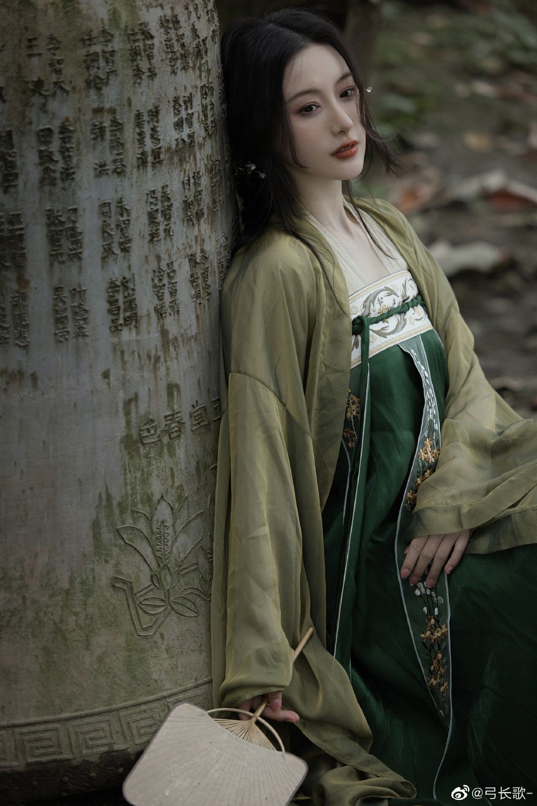Reinventing Traditional Hanfu Clothing:The Evolution of Hanfu上衣 Design Reinventing Traditional Hanfu Clothing:The Evolution of Hanfu上衣 Design
