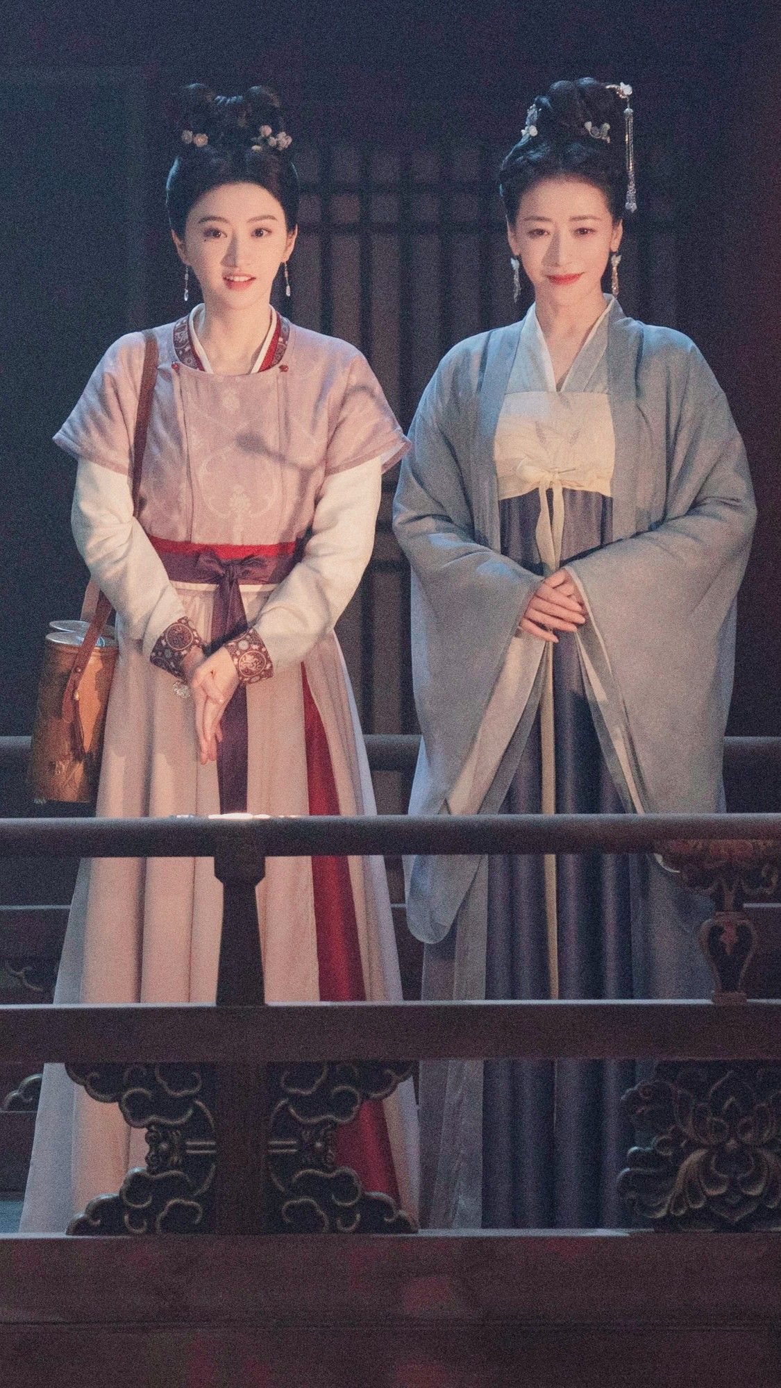 Adult Winter Fashion:The Rise of the Mandarin-Style Horseface Skirt Adult Winter Fashion:The Rise of the Mandarin-Style Horseface Skirt