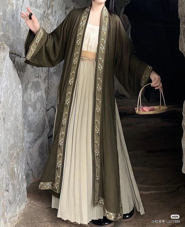 Introducing Hanfu Fashion for Children:The Beginners Guide to Traditional Chinese Attire Introducing Hanfu Fashion for Children:The Beginners Guide to Traditional Chinese Attire