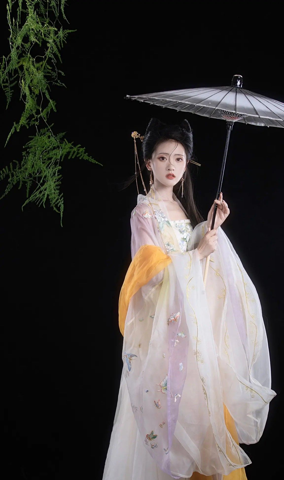 The Revival of Hanfu Fashion:Exploring the Mùbái Shǒu Style and Its Homage The Revival of Hanfu Fashion:Exploring the Mùbái Shǒu Style and Its Homage