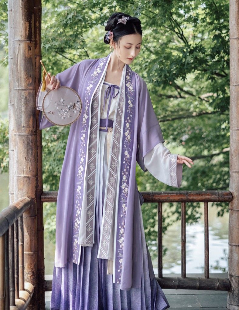 Little Princess in Traditional Chinese Hanfu:A Journey into the Nursery of Cultural Heritage Little Princess in Traditional Chinese Hanfu:A Journey into the Nursery of Cultural Heritage
